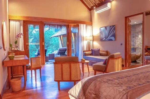 Signature Pool Suite and Meditation