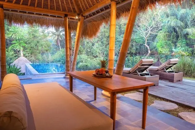 Signature Pool Suite and Meditation