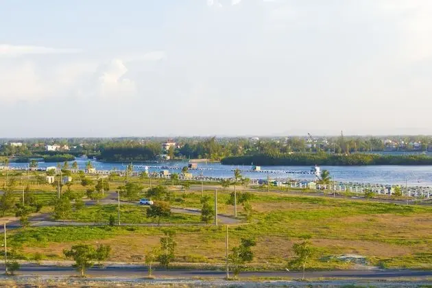 Deluxe Tek Büyük Yataklı Oda, Nehir Manzaralı (Village View)