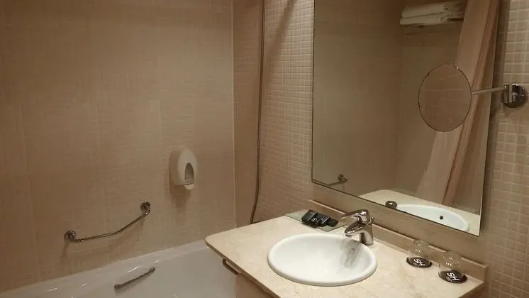 Standard Büyük Yataklı Tek Kişilik Oda