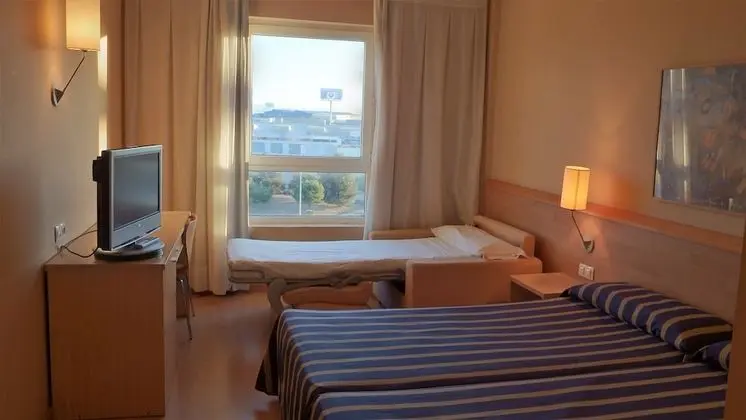 Standard Tek Büyük veya İki Ayrı Yataklı Oda (2 adults + 1 child)