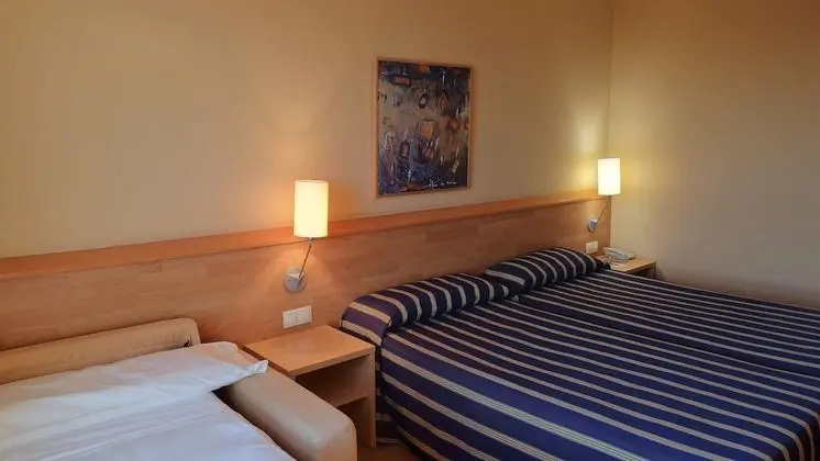 Standard Tek Büyük veya İki Ayrı Yataklı Oda (2 adults + 1 child)