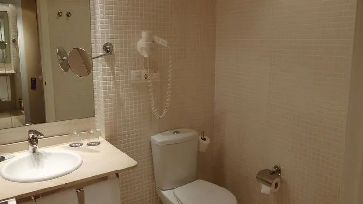 Standard Tek Büyük veya İki Ayrı Yataklı Oda (2 adults + 1 child)