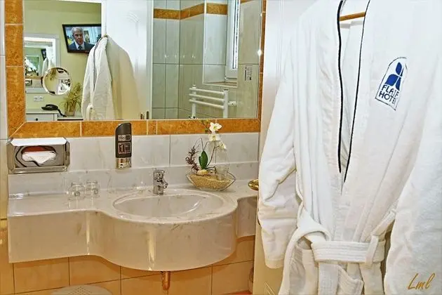 Tek Büyük Yataklı Oda, Bahçe Manzaralı