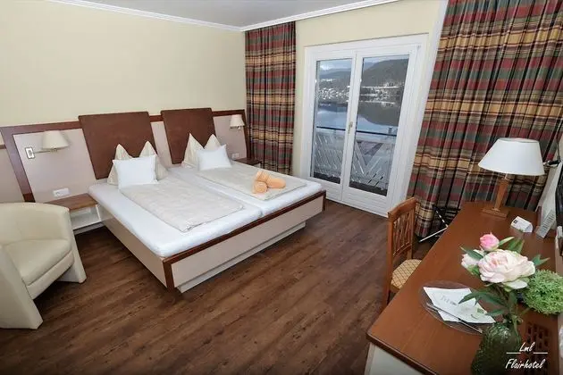 Tek Büyük Yataklı Oda, Göl Manzaralı