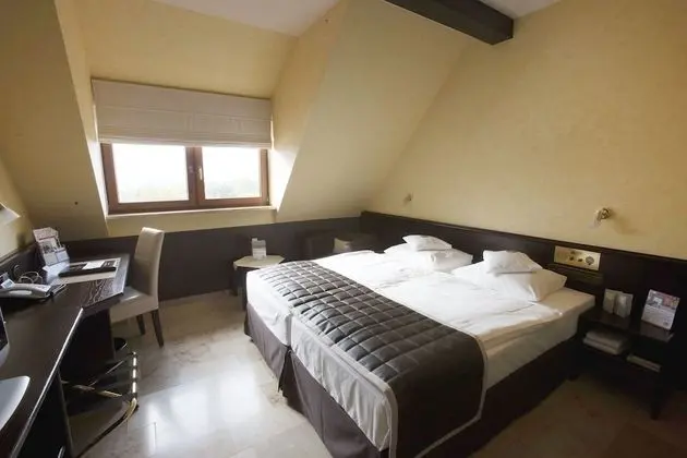 Comfort Tek Büyük Yataklı Oda (12qm 3rd floor)