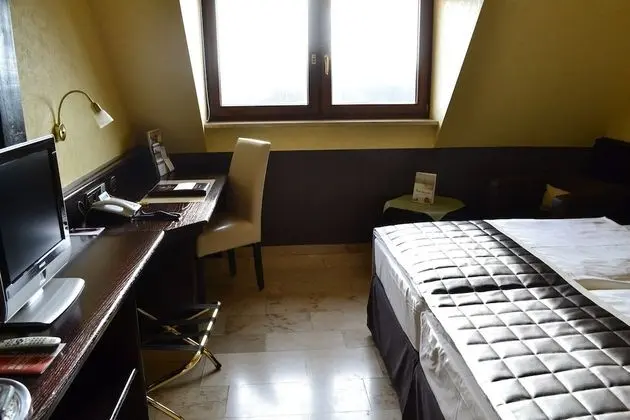 Comfort Tek Büyük Yataklı Oda (12qm 3rd floor)