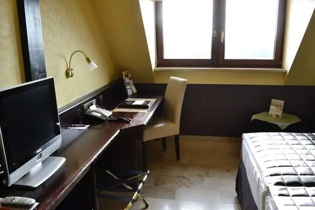 Comfort Tek Büyük Yataklı Oda (12qm 3rd floor)