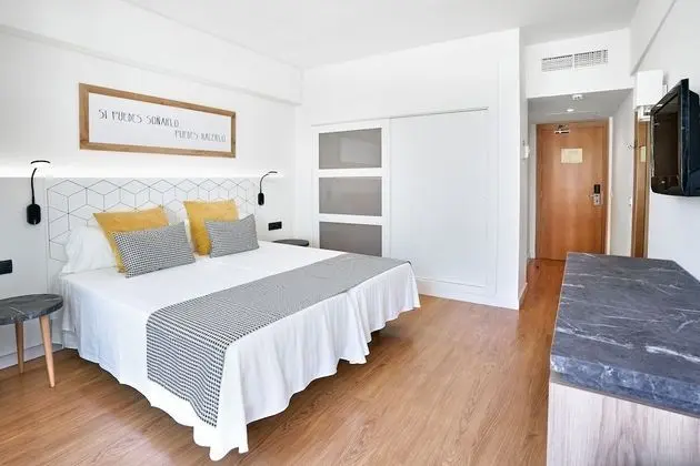 Tek Büyük Yataklı Oda, Balkon, Plaj Manzaralı