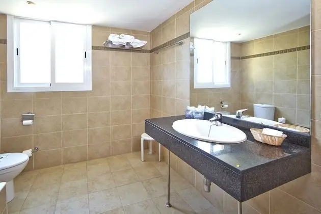 Tek Büyük Yataklı Oda, Balkon, Plaj Manzaralı