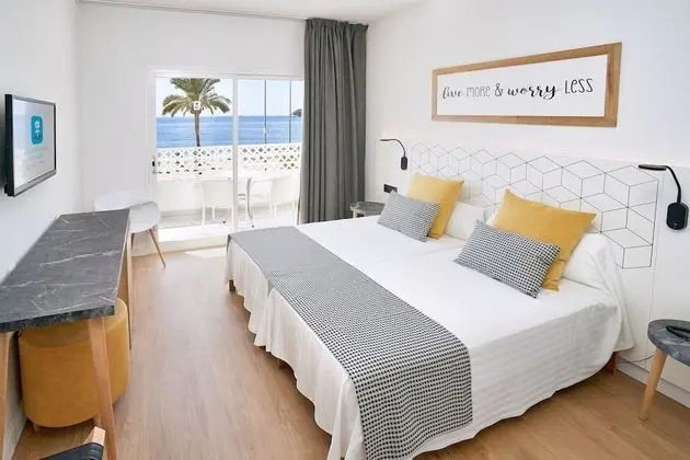 Tek Büyük Yataklı Oda, Balkon, Plaj Manzaralı