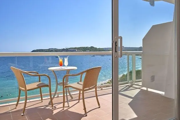 Tek Büyük Yataklı Oda, Balkon, Plaj Manzaralı
