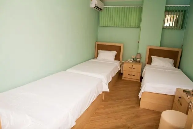 Basic Üç Kişilik Oda, Ortak Banyo