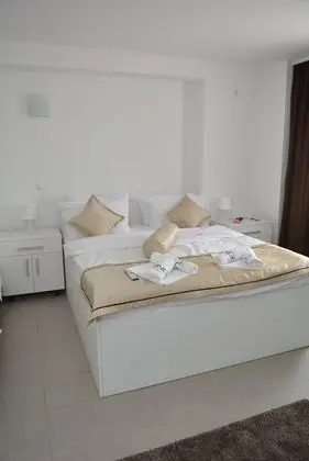 Classic Tek Büyük Yataklı Oda, Havuz Manzaralı