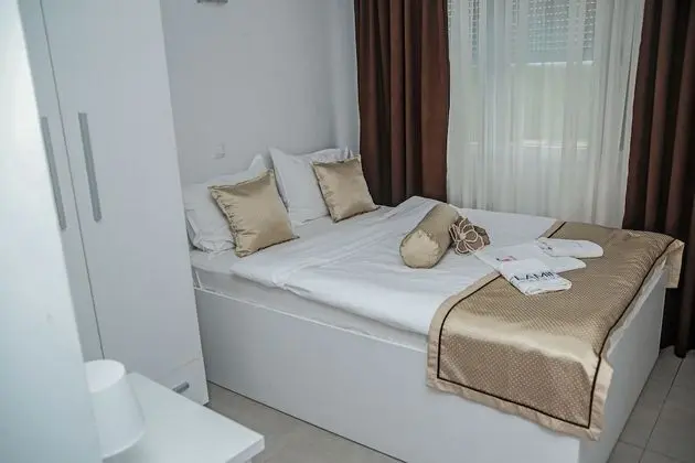 Classic Tek Büyük Yataklı Oda, Havuz Manzaralı