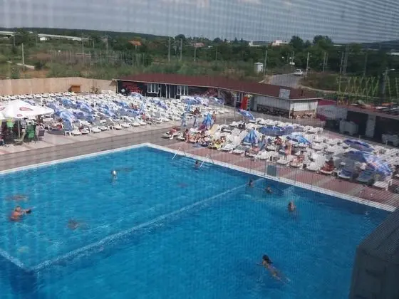 Classic Tek Büyük Yataklı Oda, Havuz Manzaralı