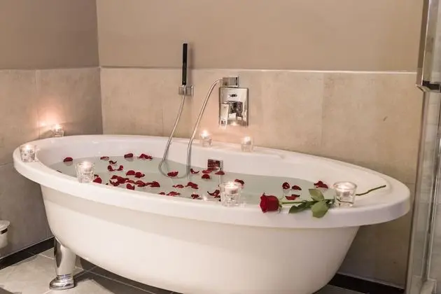 Luxury Oda
