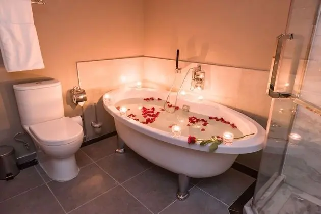 Luxury Oda