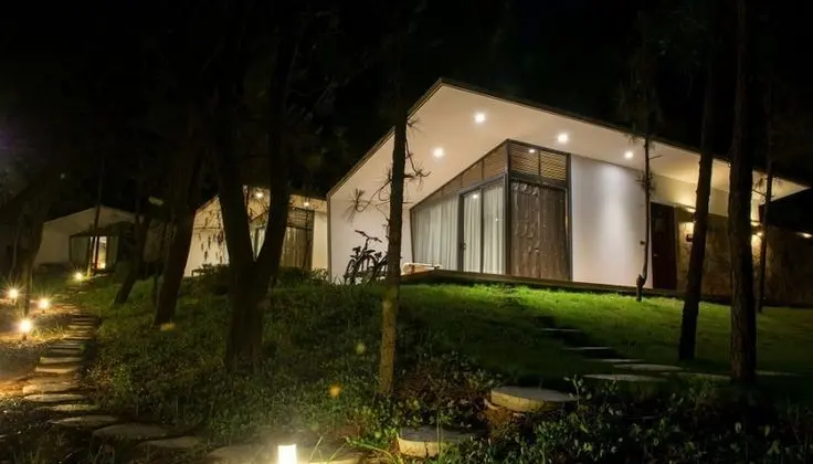 Villa (Hilltop)