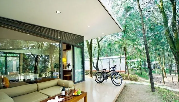 Villa (Hilltop)