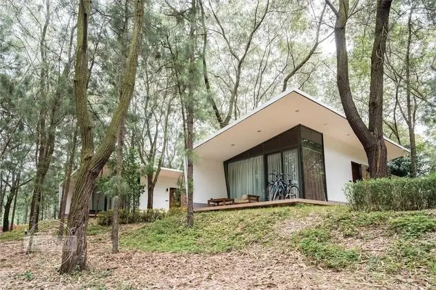 Villa (Hilltop)
