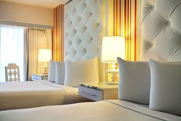 Go Deluxe Room, 2 Queen Beds, City View Non Smoking