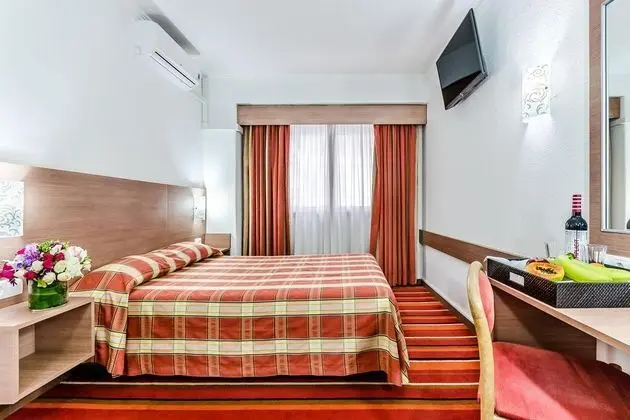 1 Çift Kişilik Veya 2 Tek Kişilik Yatak Capacity 3