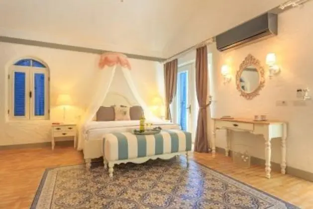 Suite, Havuz Manzaralı