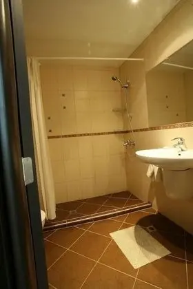 Standard Büyük Yataklı Tek Kişilik Oda