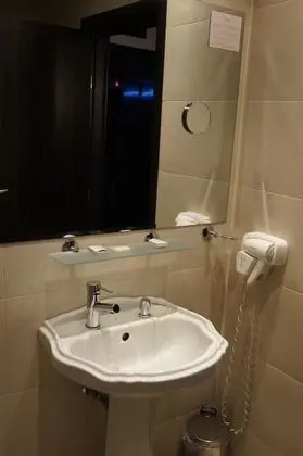 Üç Kişilik Oda