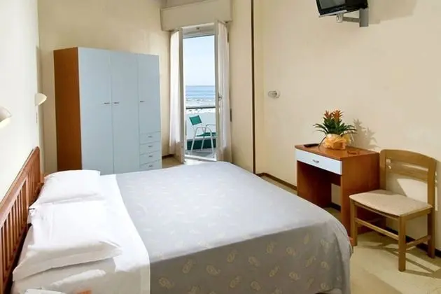 Üç Kişilik Oda