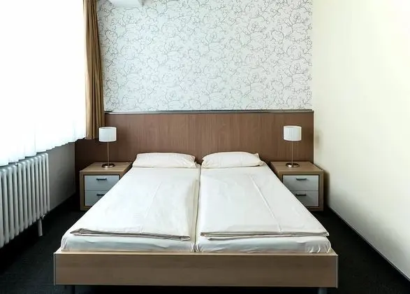 Basic Tek Büyük Yataklı Oda