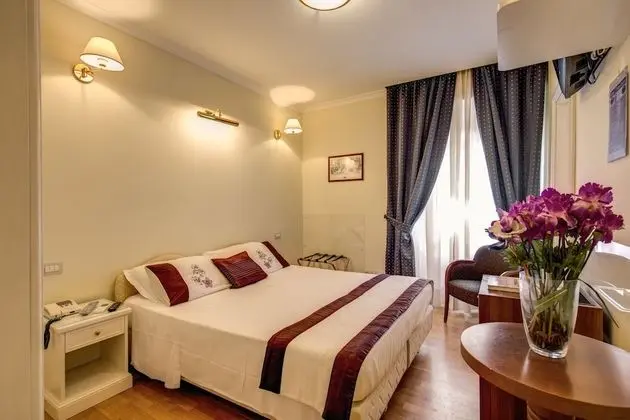 Standard Tek Büyük Yataklı Oda