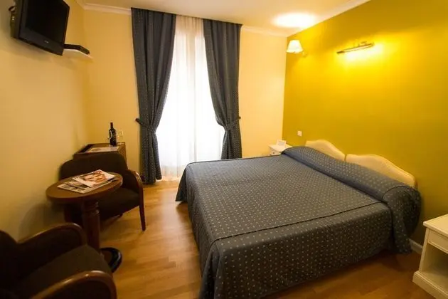 Standard Tek Büyük Yataklı Oda