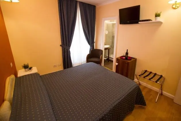 Standard Tek Büyük Yataklı Oda