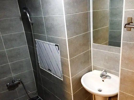 Standard Ortak Ranzalı Oda, Sadece erkekler için, Sigara İçilmez, Özel Banyo