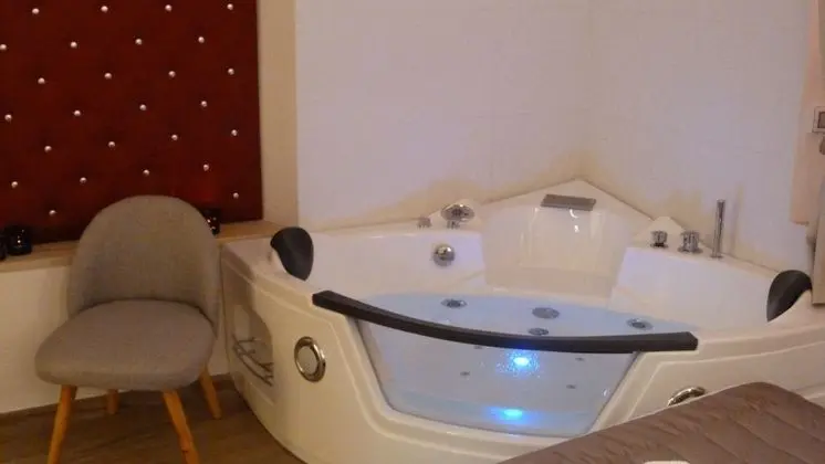 Luxury Tek Büyük Yataklı Oda, 1 En Büyük (King) Boy Yatak (Glamour Jacuzzi)
