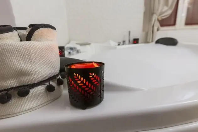 Luxury Tek Büyük Yataklı Oda, 1 En Büyük (King) Boy Yatak (Glamour Jacuzzi)