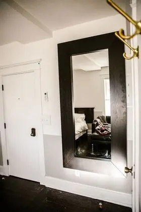 Oda, 1 En Büyük (King) Boy Yatak, Küçük Mutfak, Köşe