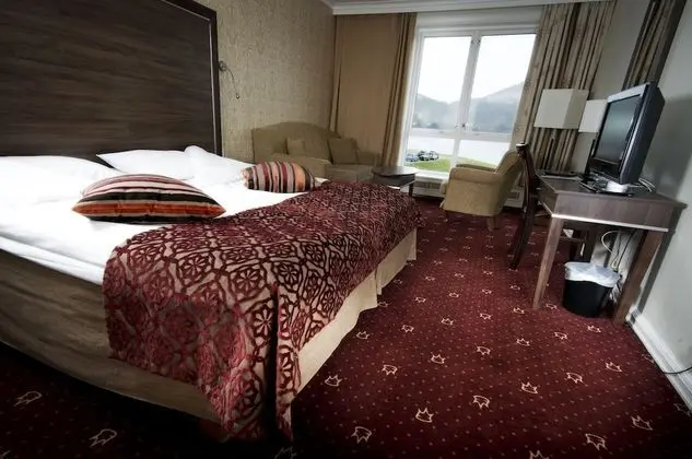 Small Family Double or Twin Room, Partial Lake View