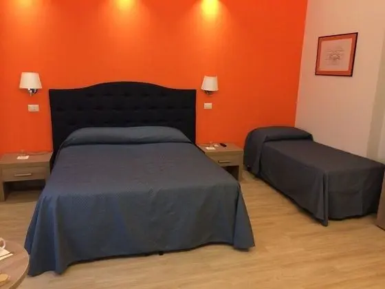 Üç Kişilik Oda