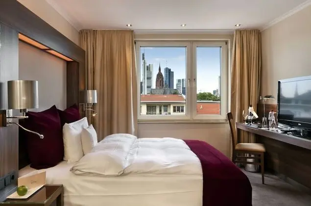 Signature King Room with Skyline View