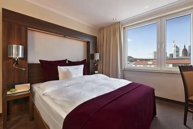 Signature King Room with Skyline View