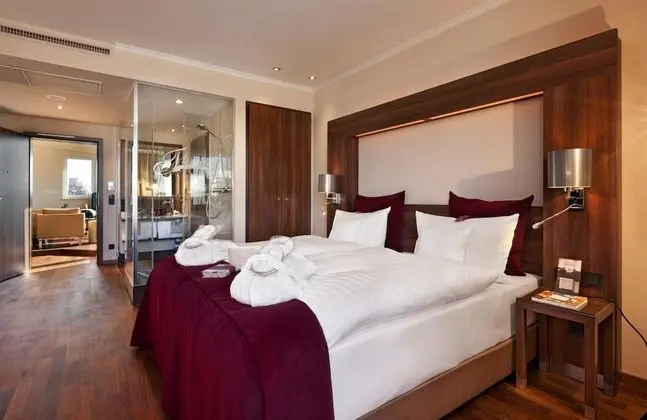 Signature King Room with Skyline View