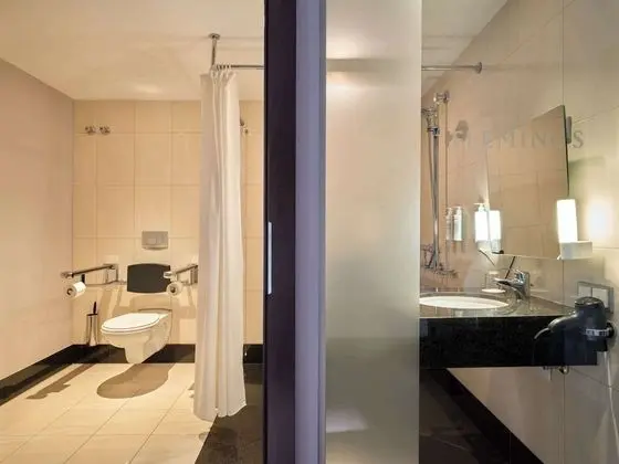 Engellilere uygun banyo