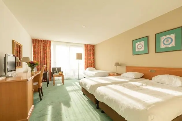 Comfort Tek Büyük Yataklı Oda, Küvet (with Balcony)