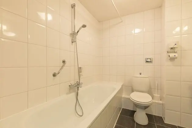 Comfort Tek Büyük Yataklı Oda, Küvet (with Balcony)