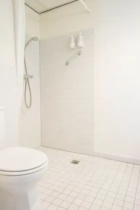 Comfort Tek Büyük Yataklı Oda (with Shower)