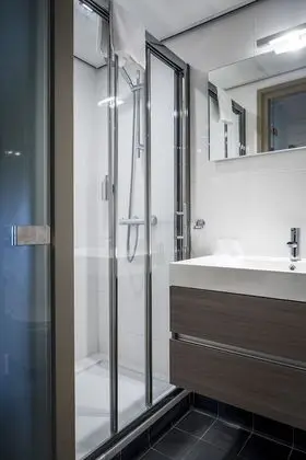 Comfort Tek Büyük Yataklı Oda (with Shower)