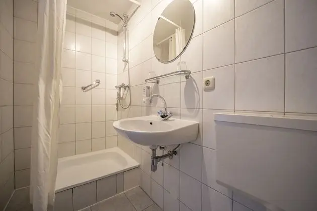 Standard Tek Büyük Yataklı Oda (Shower)